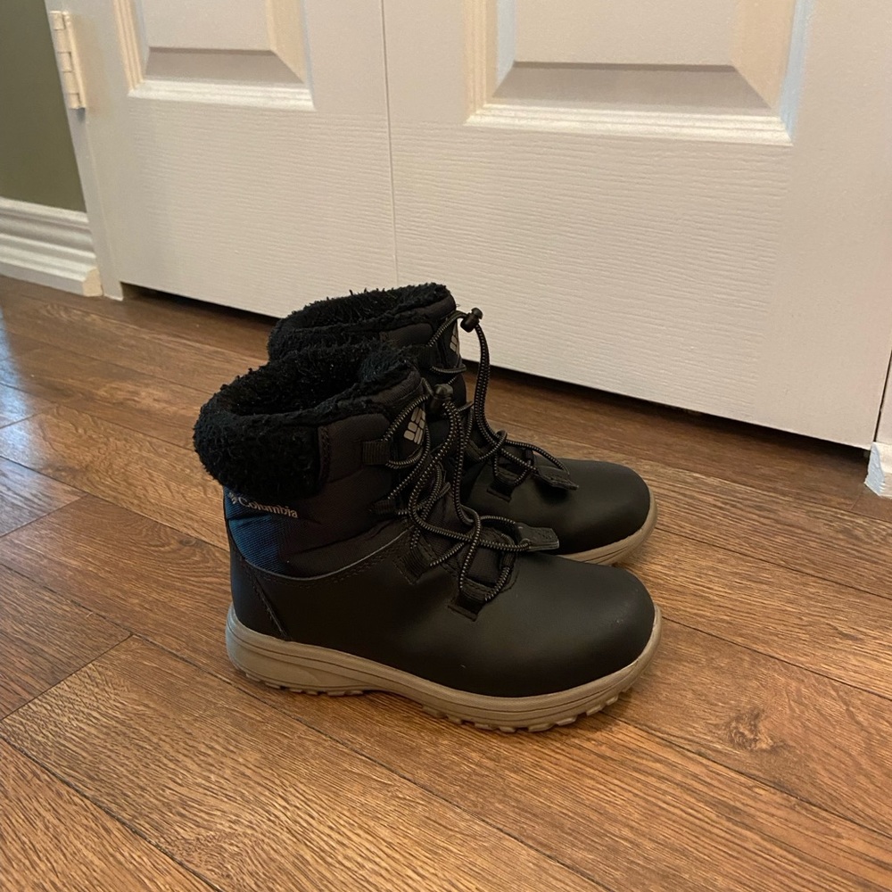 Boys Columbia Black Winter Boots. Size 1.